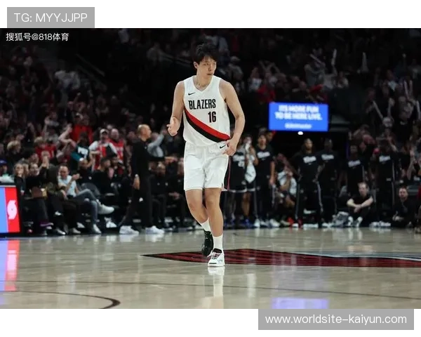 开拓者球员杨瀚森51秒两犯罚下 裁判权力边界受质疑 开拓者球员杨瀚森51秒两犯罚下 裁判权力边界受质疑